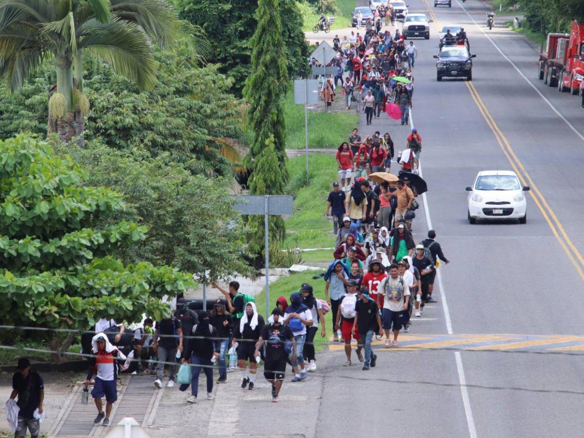 Hondureños y más migrantes dejan todo atrás y emprenden caravana en busca del “sueño americano”