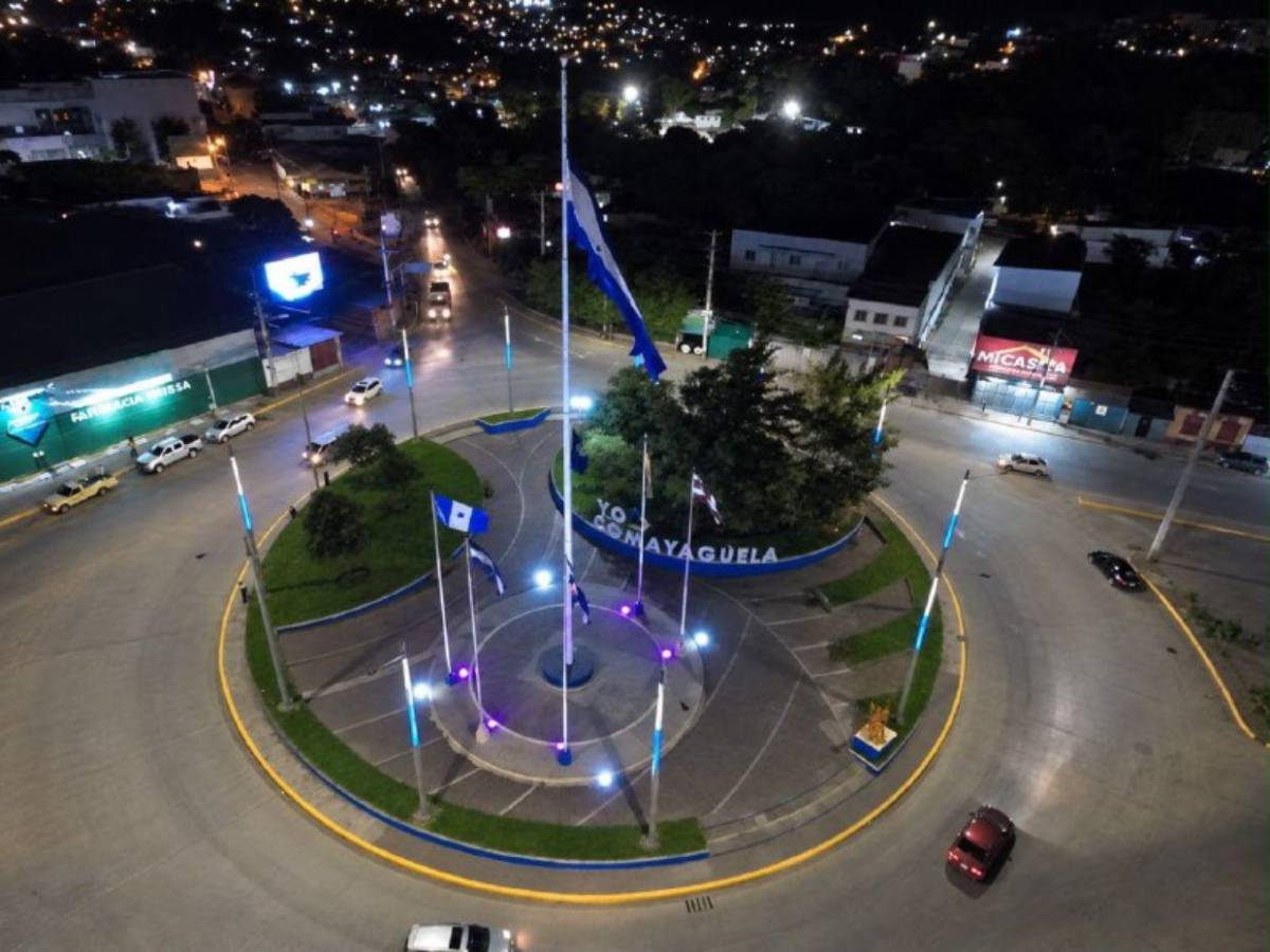 Cáncer de mama: siete plazas de la capital se iluminan de rosa en octubre