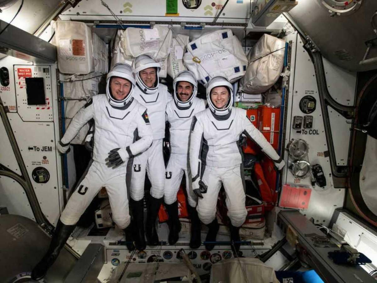 Cuatro astronautas regresan a Tierra a bordo de una cápsula de SpaceX