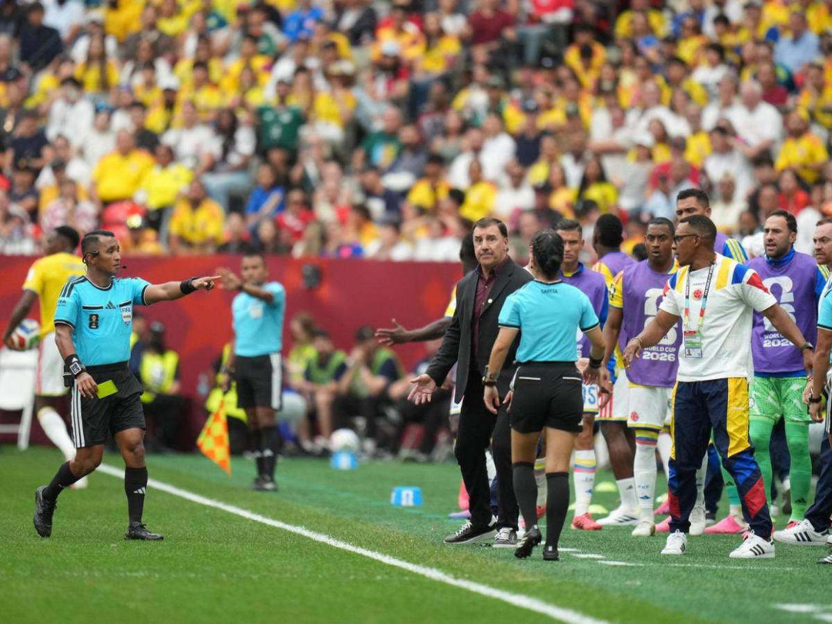 Polémica con Honduras: ¿Quién es Iván Barton, árbitro salvadoreño de semifinal en el Mundial?