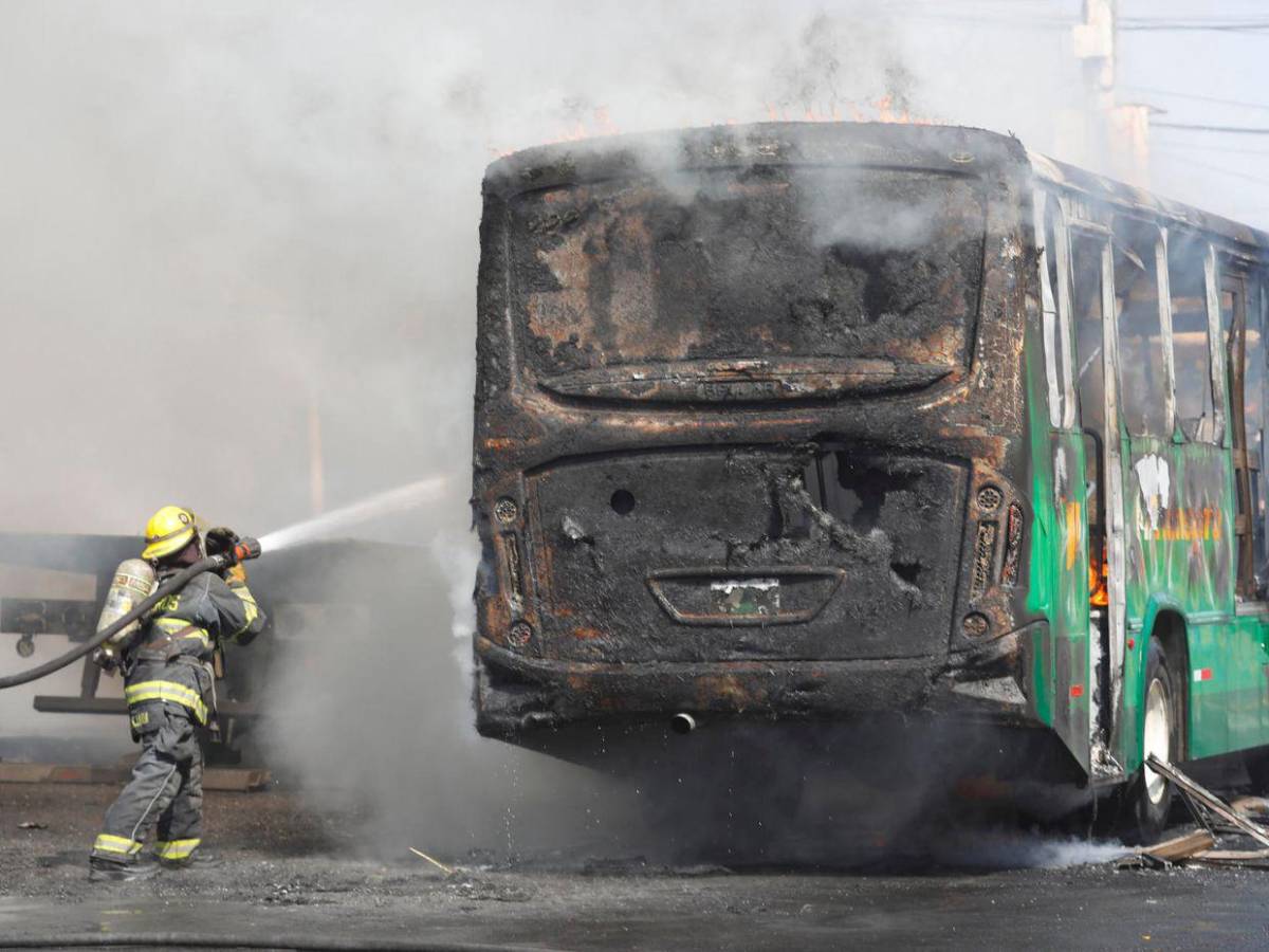 Activan código rojo en Jalisco ante violencia tras muerte de El Mencho, líder del CJNG