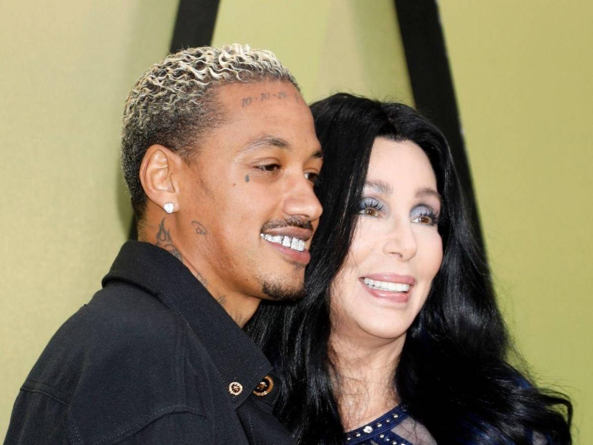 ¿Cher estaría planeando casarse con su novio 40 años menor que ella? Esto se sabe