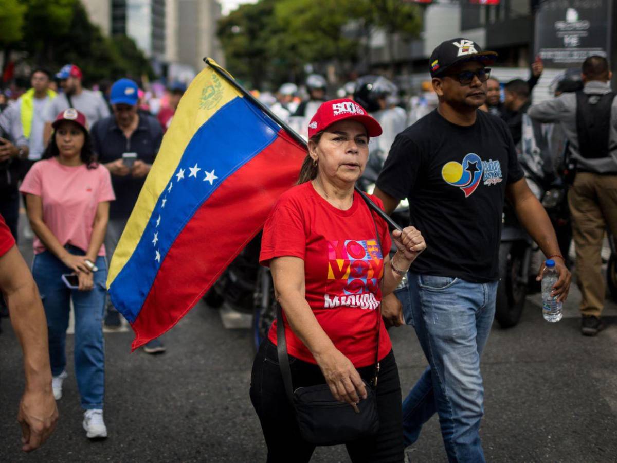 Chavistas marchan en Venezuela en respaldo a Maduro ante amenazas estúpidas de EE UU