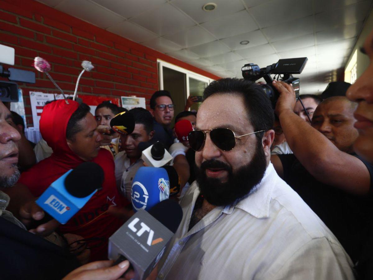 Luis Redondo, presidente del Congreso Nacional, llega a votar en San Pedro Sula