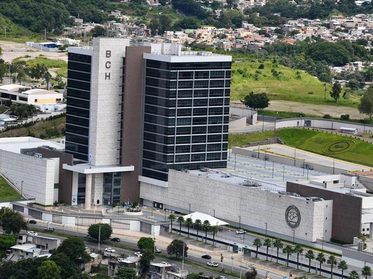 ¿Quiénes son los 11 funcionarios y exfuncionarios del BCH capturados por millonario desfalco?