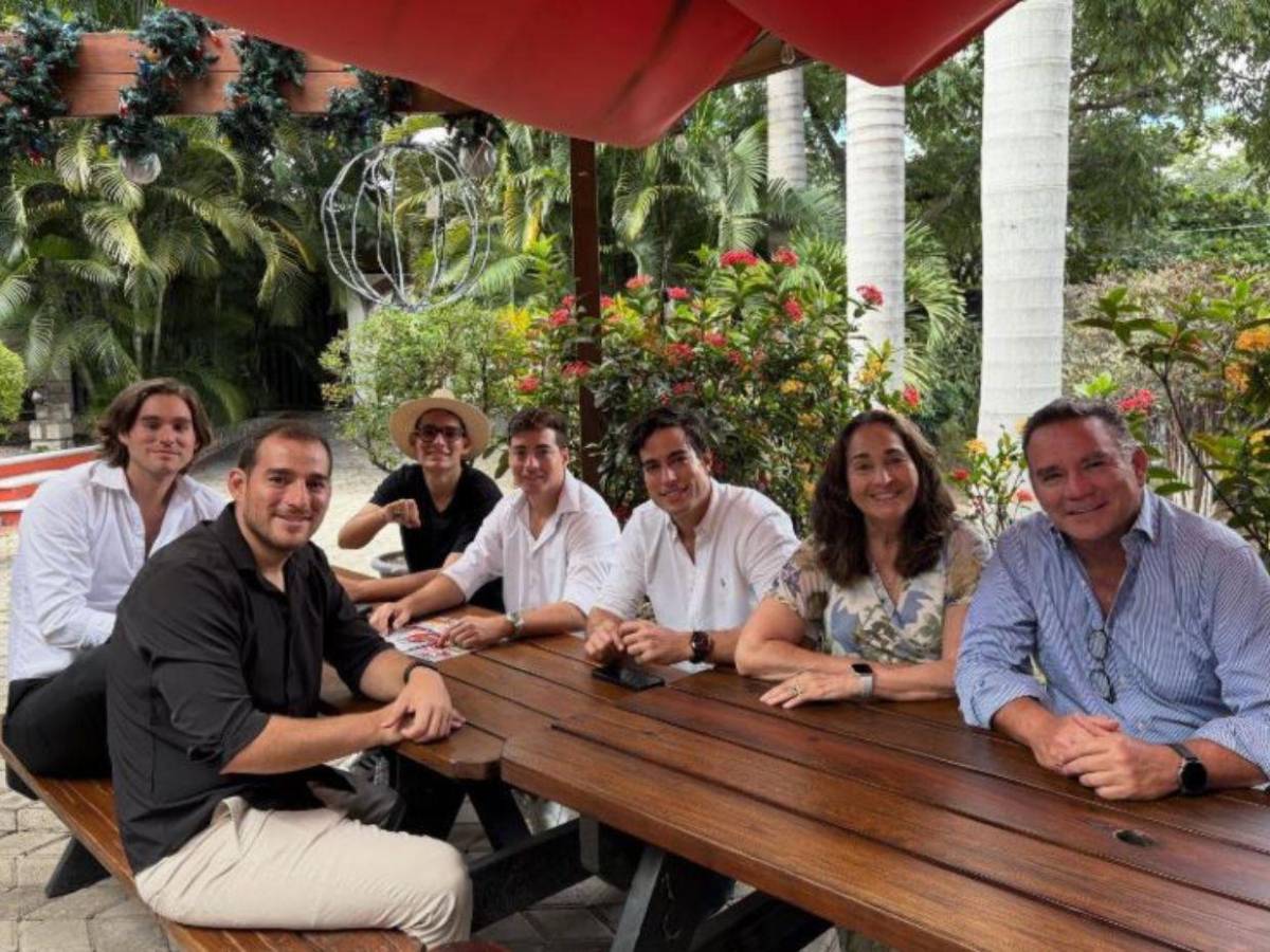 Danilo Carrera en Honduras: Asiste a graduación de su hermano en Zamorano