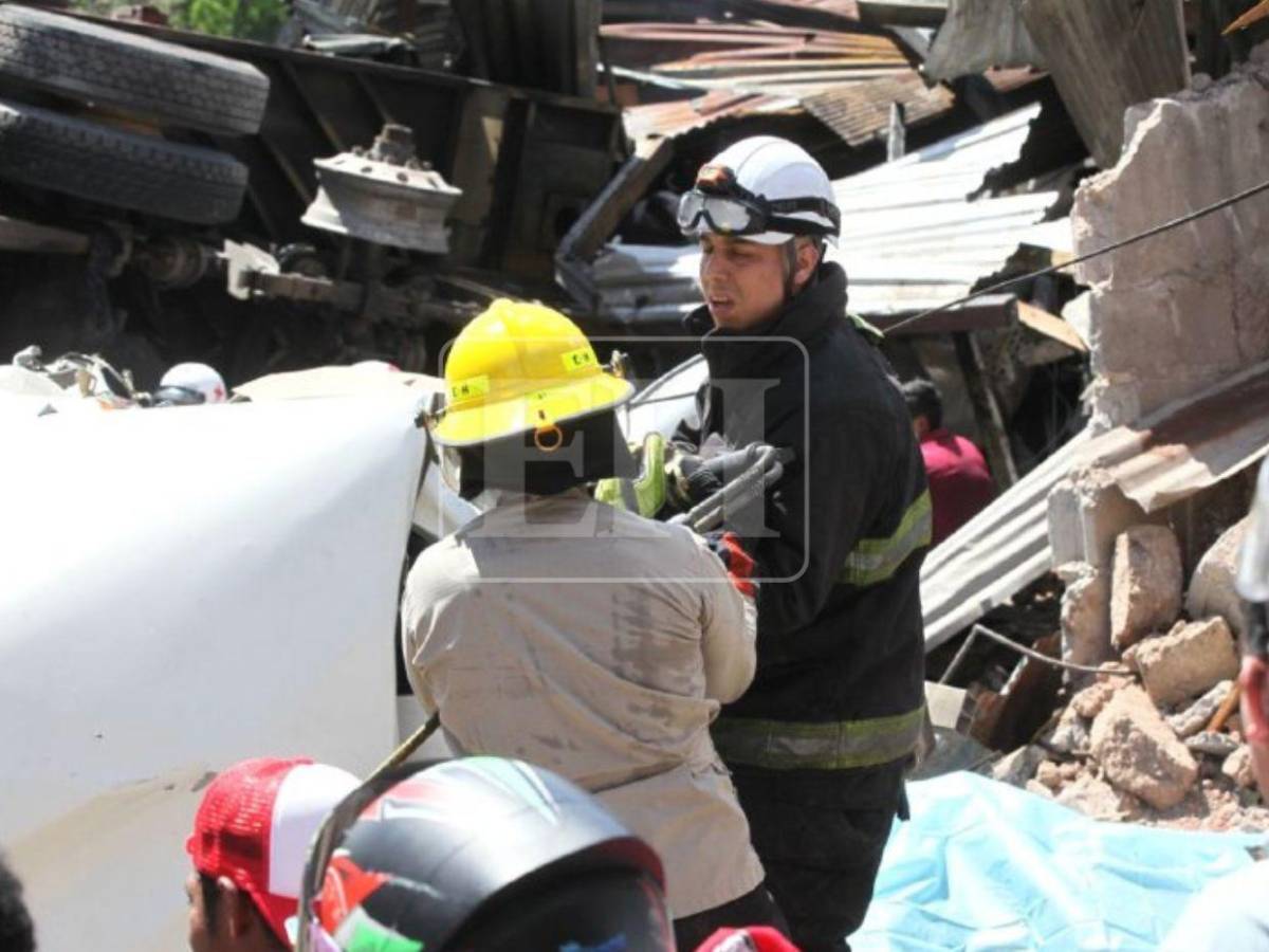 Conductor de la volqueta murió carbonizado: reporte de autoridades en accidente de Villa Nueva