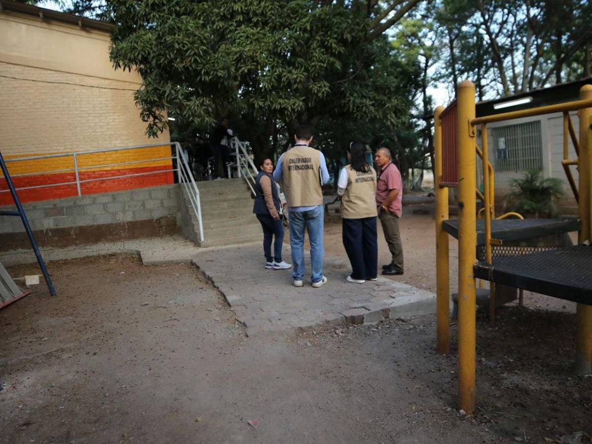 Retrasos e impasses presencian observadores electorales en las primarias 2025