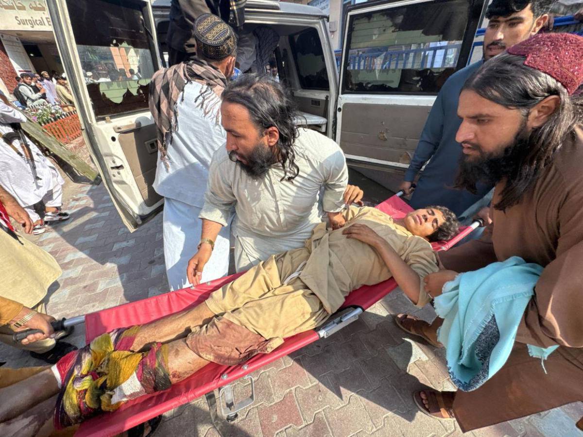 Más de 2 mil heridos y más 800 muertos deja terremoto en Afganistán