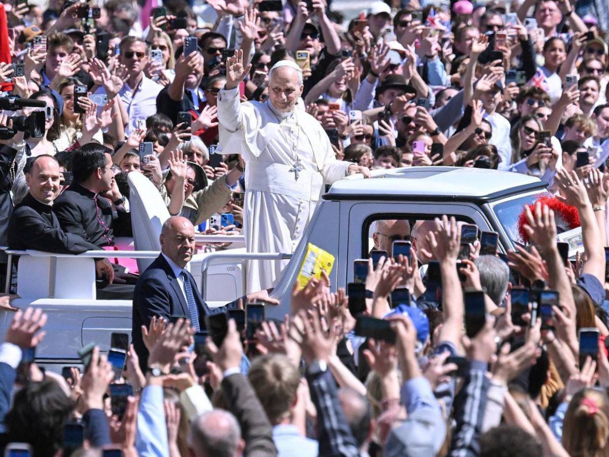 Papa León XIV preside multitudinaria misa de Pascua