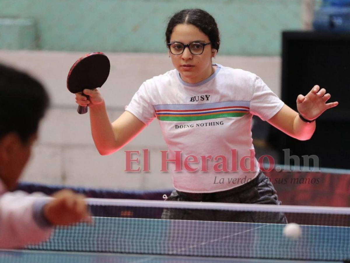 Como la mejor decisión de su madre ha catalogado la deportista, Raquel Discua el haberla hecho practicar tenis de mesa.