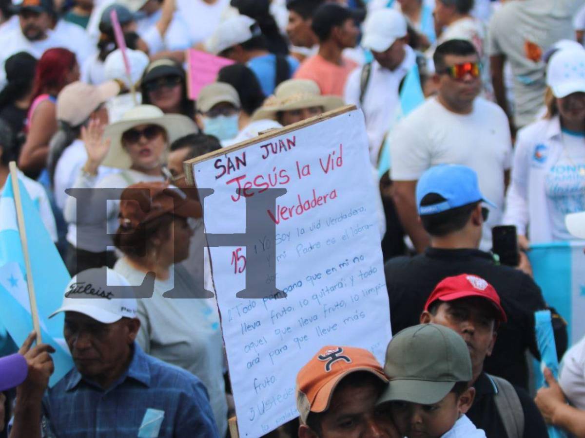 Con oraciones, cánticos y lágrimas finaliza la caminata de las iglesias en Tegucigalpa