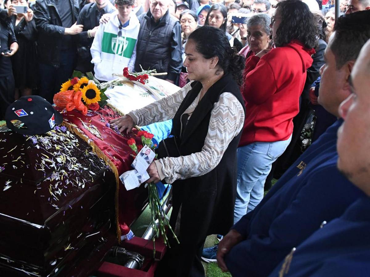 Rituales mayas y pedidos de justicia en masiva despedida a exfiscal Francisco Foppa en Guatemala