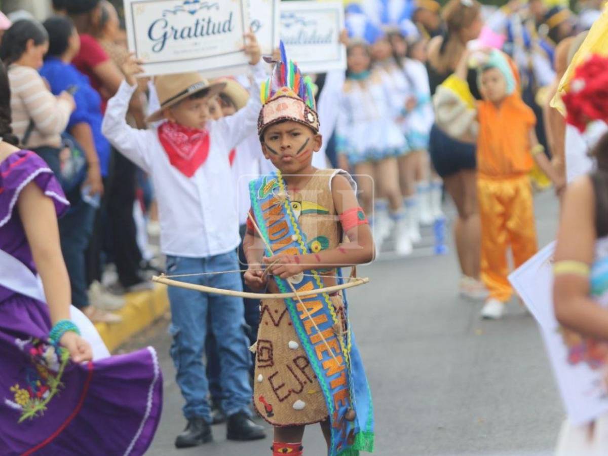 En fotos: los trajes típicos más destacados en los desfiles patrios de las escuelas en Tegucigalpa