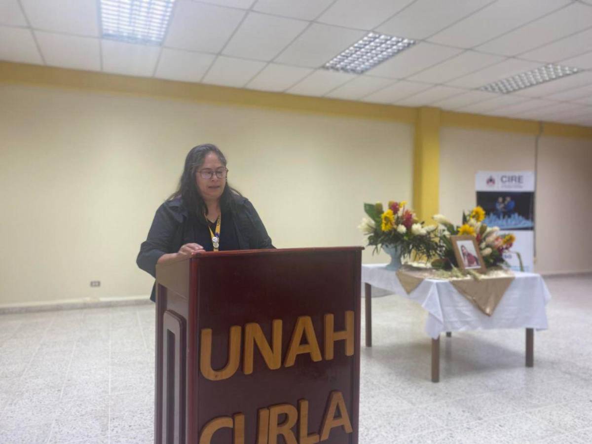 Rinden homenaje a Angie Sánchez, docente que fue hallada muerta en La Ceiba