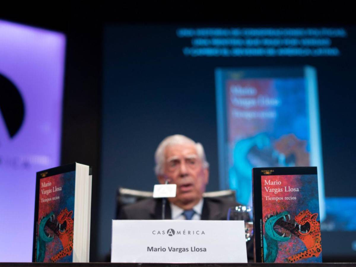 Los amores escandalosos de Mario Vargas Llosa: de su tía Julia a Isabel Preysler