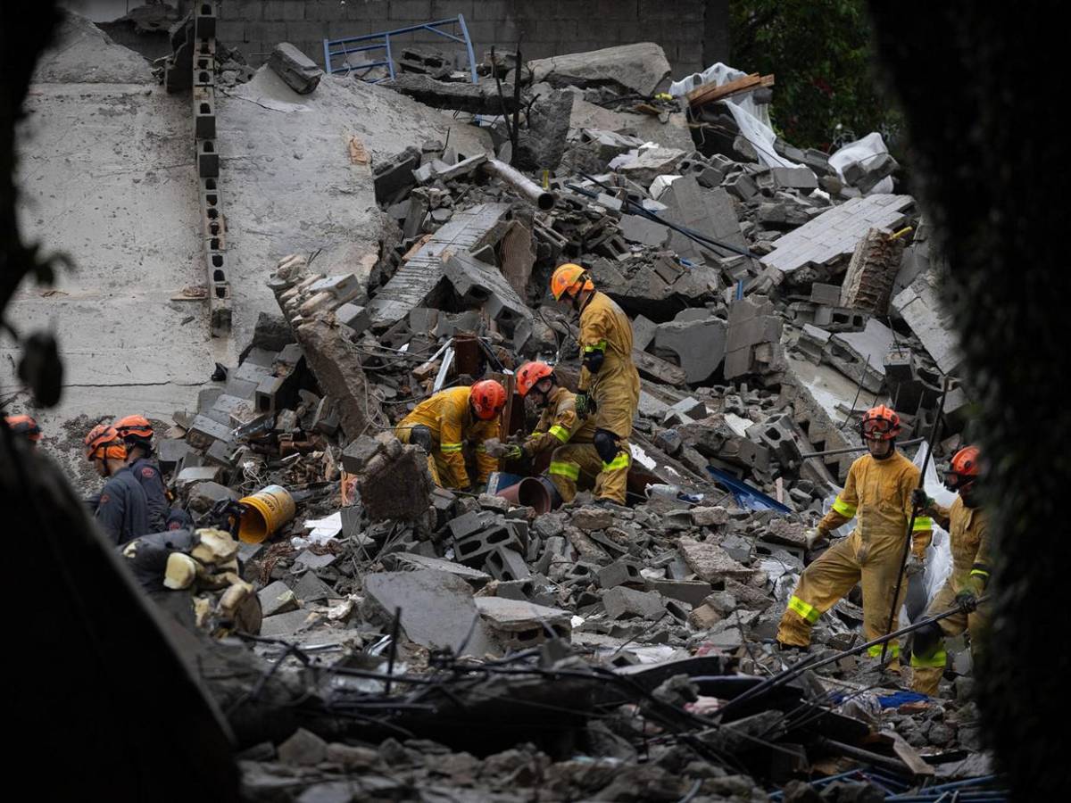 Colapso de edificio en Brasil aplasta vivienda y a sus ocupantes