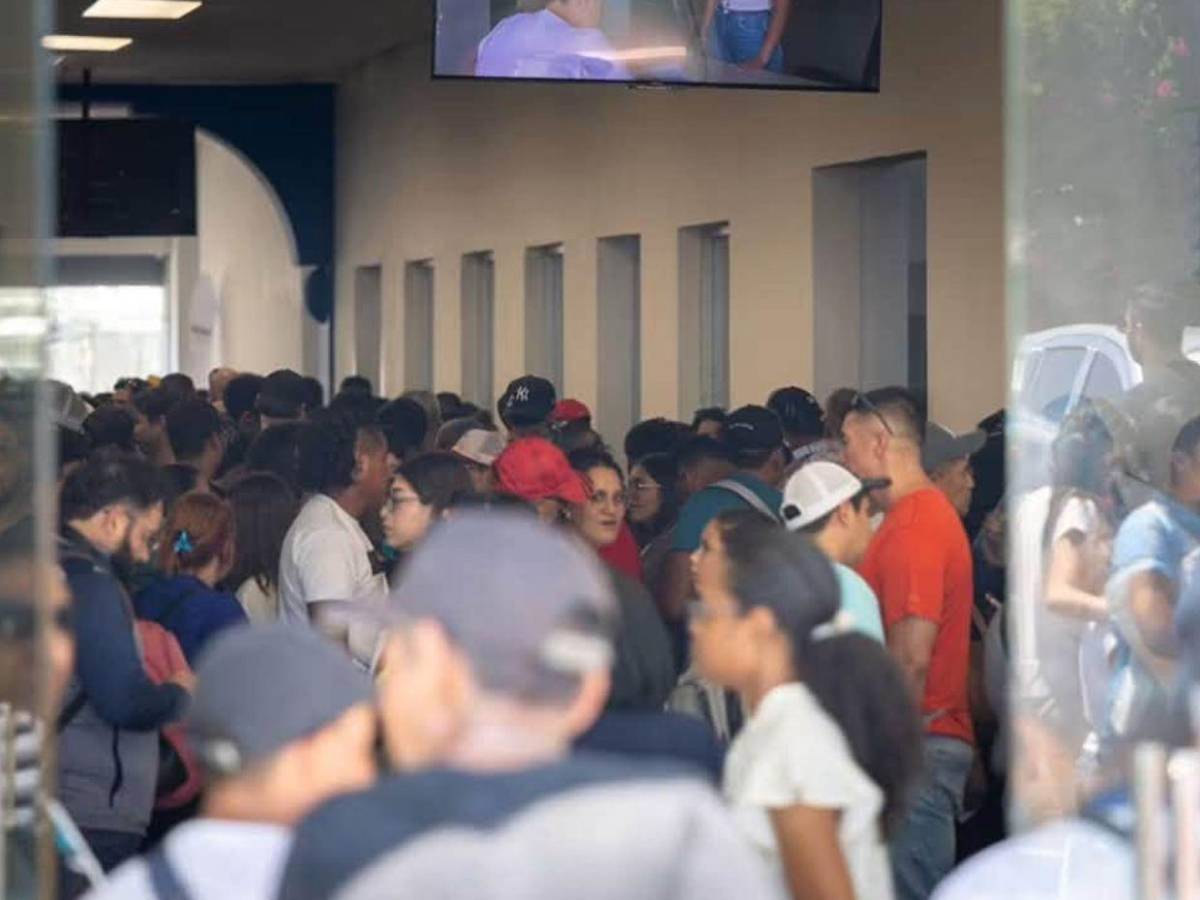 ¡Hasta diputados se fueron! Miles de hondureños vacacionan en El Salvador