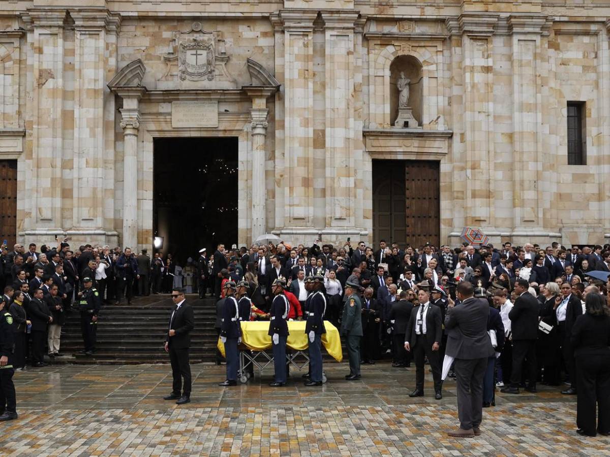 Petro no asiste a funeral de Uribe Turbay y lo llama ‘Mario’ durante minuto de silencio