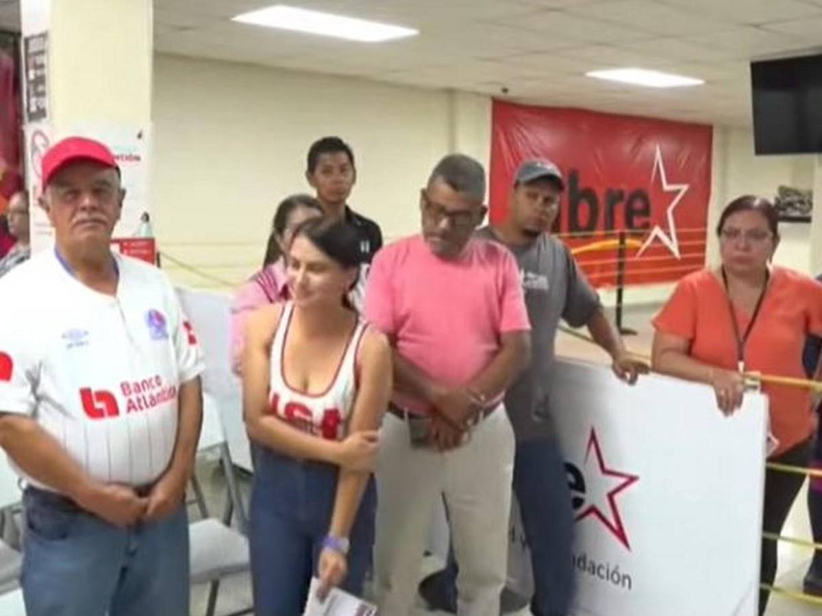 Protestan por falta de entrega de credenciales a dos corrientes dentro de Libre