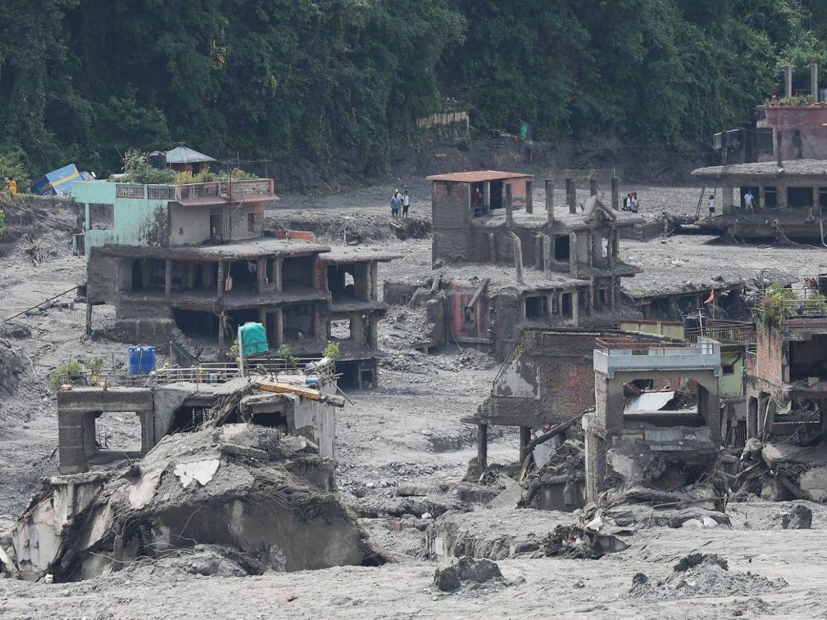 Riada en Nepal suma 682 muertos y casi 3,000 desaparecidos