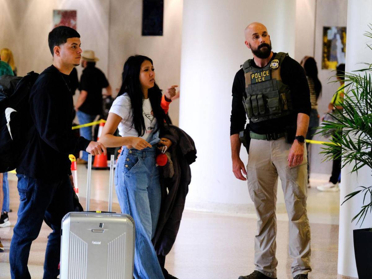 Lo que debes saber sobre el despliegue de agentes de ICE en 14 aeropuertos de EE UU
