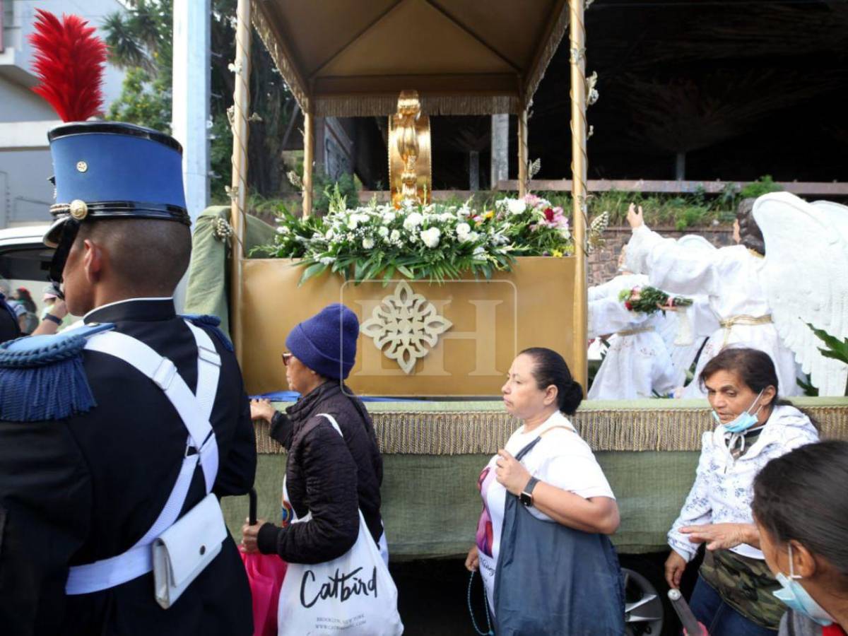 Así se lleva a cabo la peregrinación de la Vigen de Suyapa en la capital