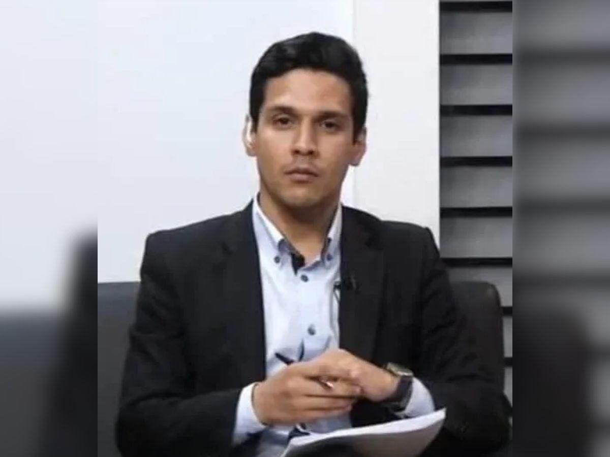 Carlos Estrada pone a disposición su cargo como subsecretario de Prensa tras escándalo por estado de ebriedad
