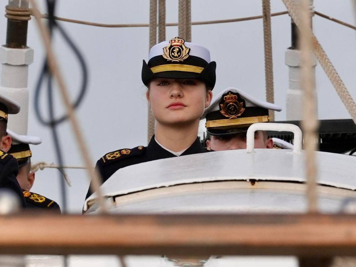 Princesa Leonor se embarca en el buque Elcano; estará en alta mar seis meses Princesa Leonor se embarca en el buque Elcano; estará en alta mar seis meses
