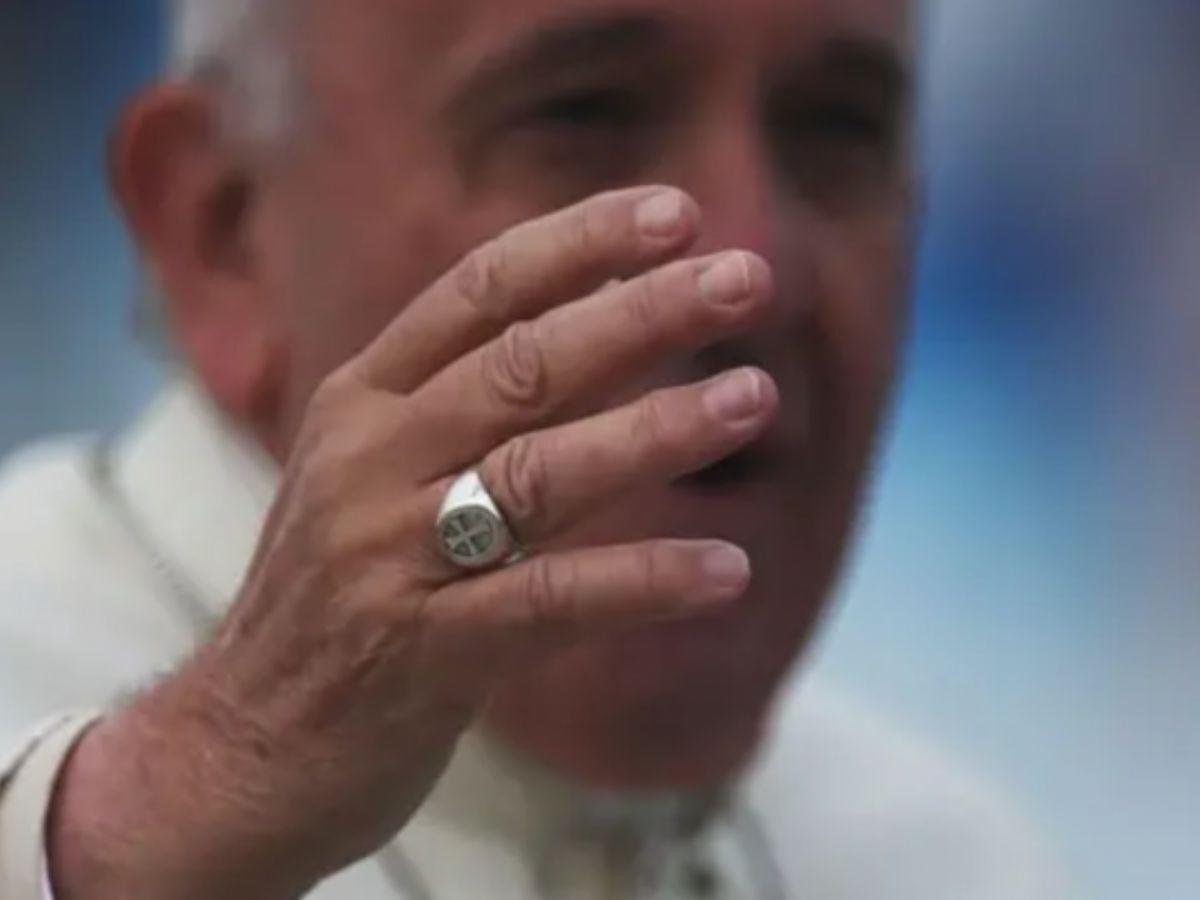 Sellan su habitación y destruyen su anillo: ¿Por qué los extraños protocolos al morir un papa? Sellan su habitación y destruyen su anillo: ¿Por qué los extraños protocolos al morir un papa?