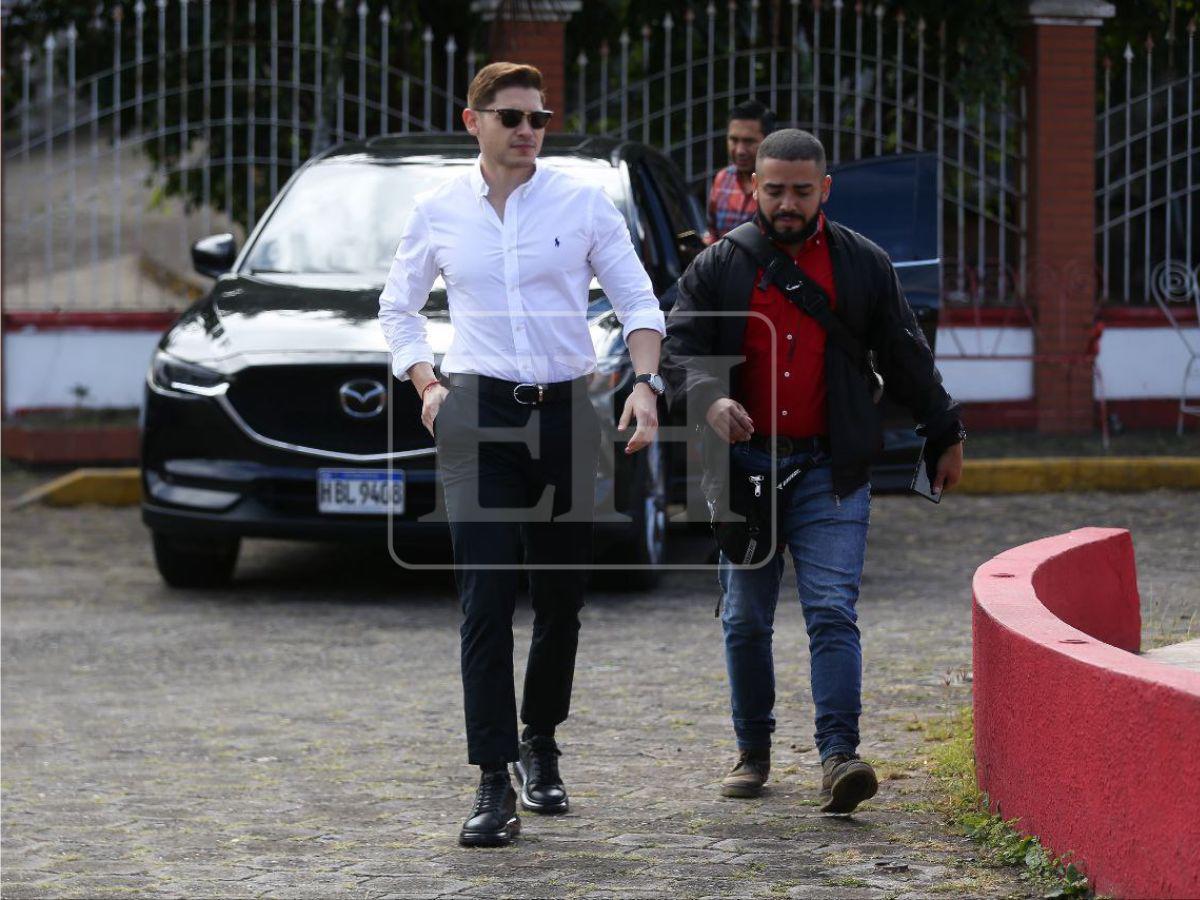 Diputados propietarios y suplentes del PL llegan a la sede para reclamar su credencial