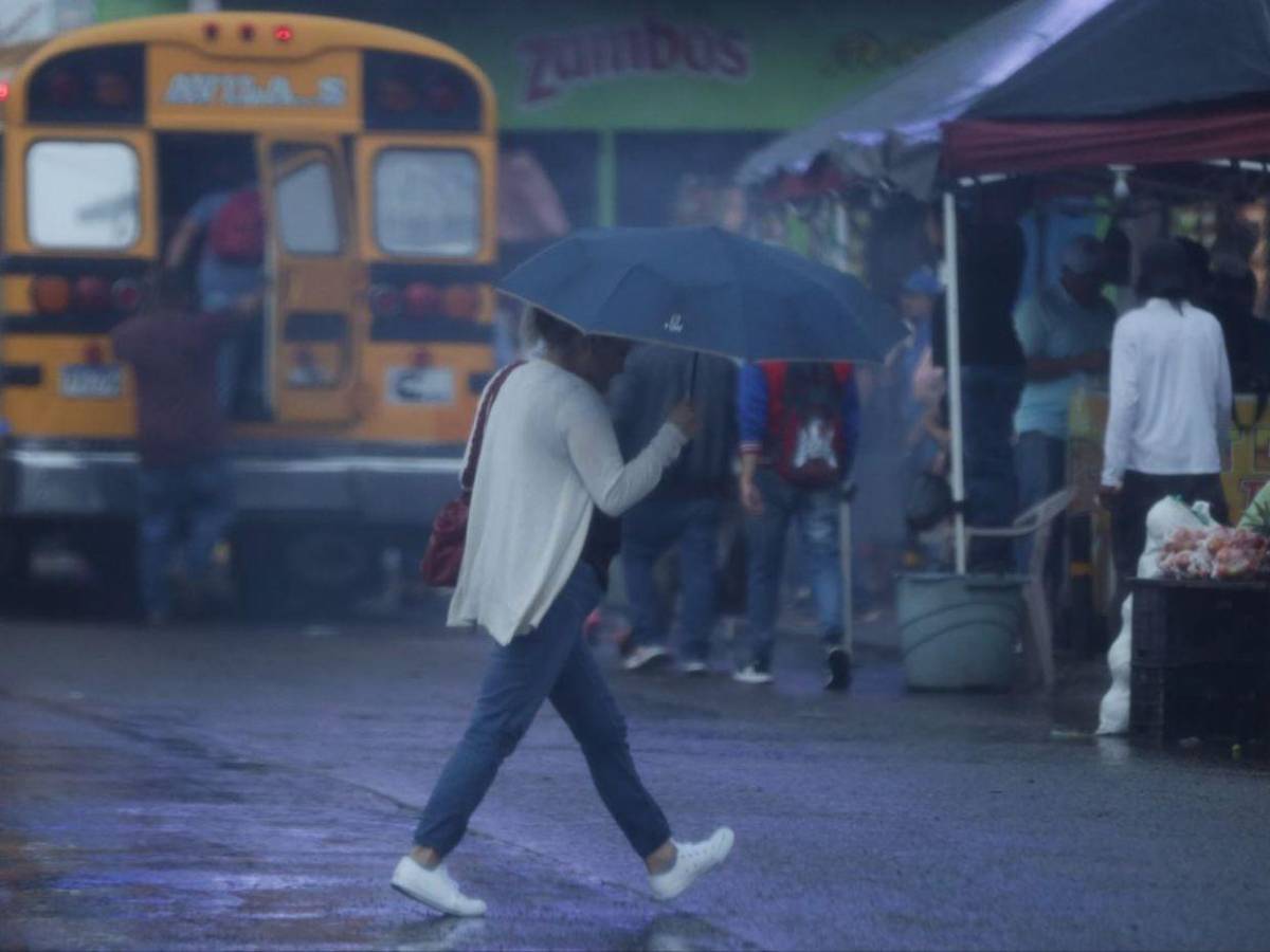 Las imágenes que dejó la tormenta registrada este viernes sobre Tegucigalpa y Comayagüela