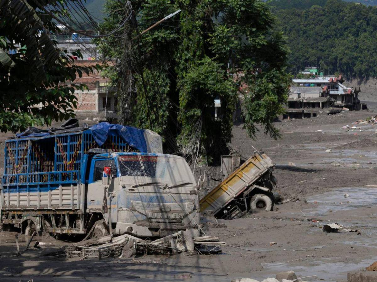 Mal tiempo y accesos afectados: se complica búsqueda de desaparecidos en China tras riada