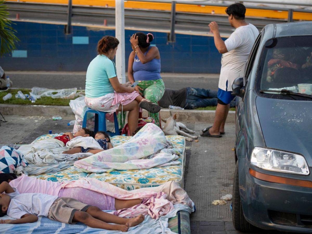 Más de 500 muertos, personas en la calle y búsqueda de más cuerpos: luto en Venezuela