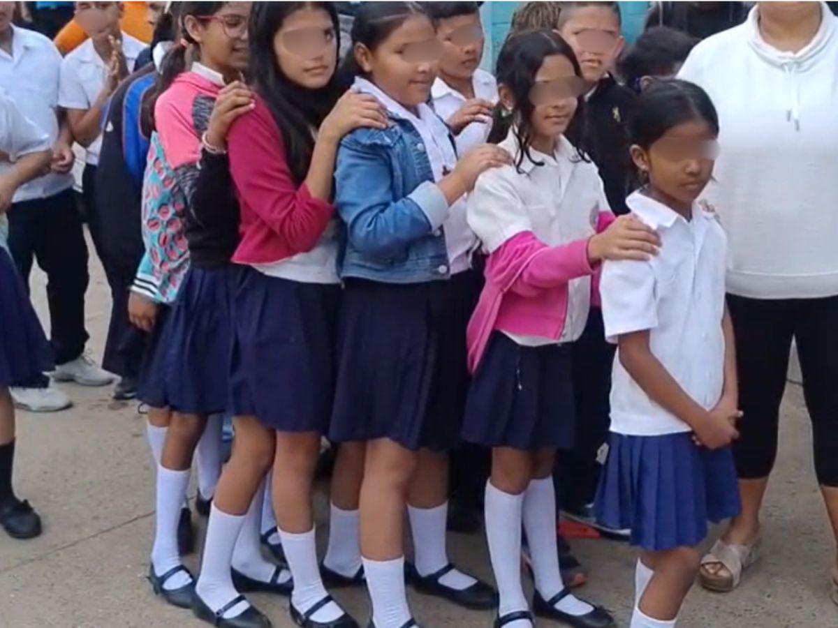 Lloran la muerte del pequeño Jhonny en El Tablón: con globos y alabanzas se despiden de él