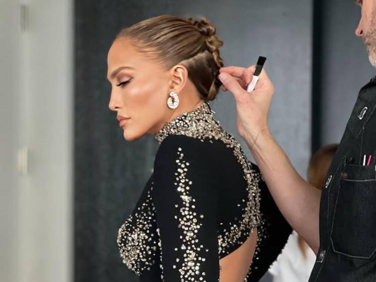 Jennifer López sufre lesión en el rostro tras un accidente en escenario