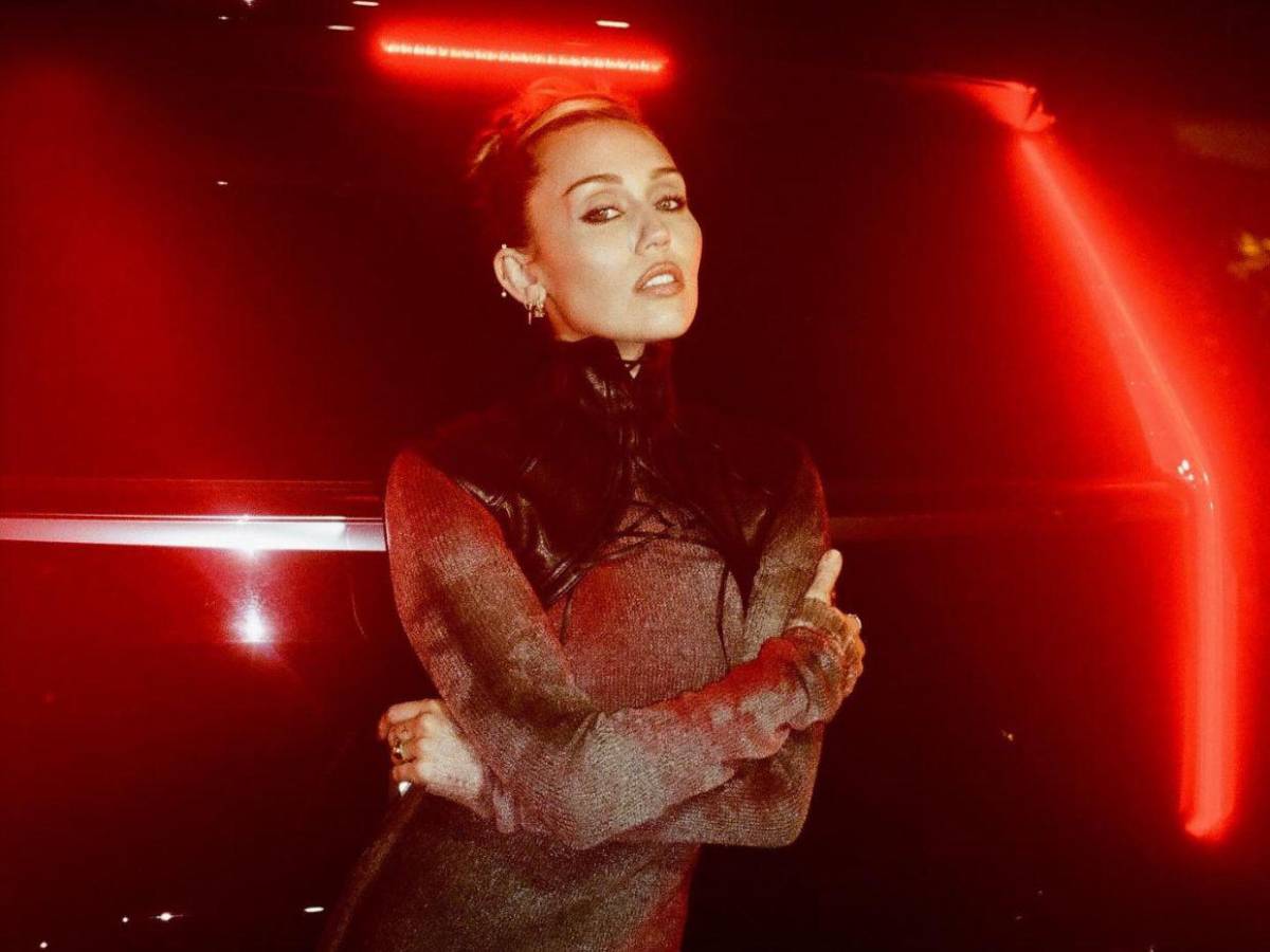 Miley Cyrus considera fugarse con su prometido Maxx Morando en lugar de celebrar otra boda