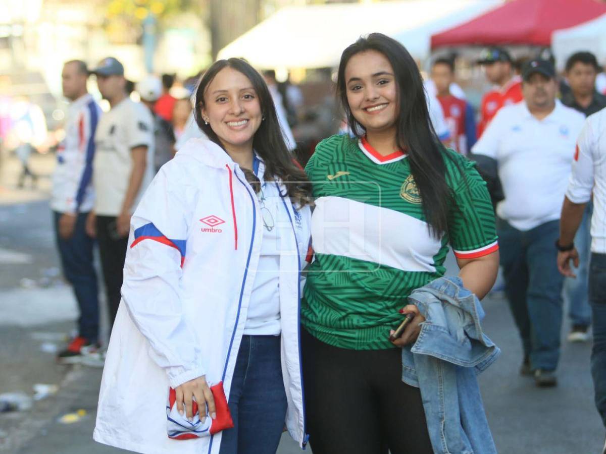 ¿Quién es la chica con camisa de Honduras? Las bellas damas que engalanan la final Olimpia-Marathón