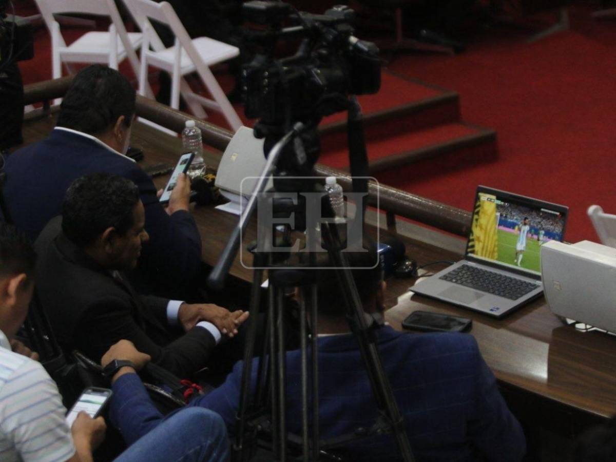 Sesión del CN se realizó con diputados y periodistas viendo a Messi y Argentina en el Mundial