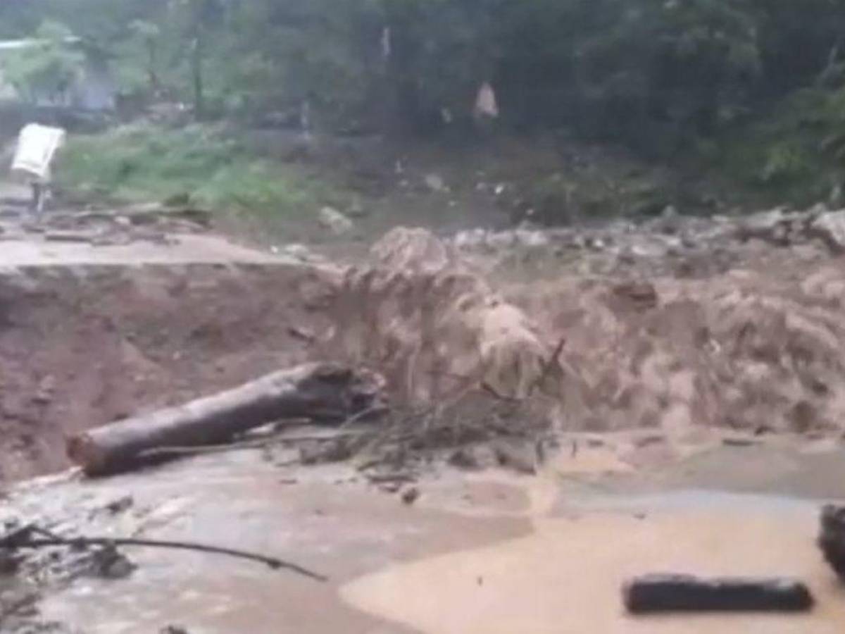 Intensas lluvias deja incomunicadas a varias aldeas de Gualala, Santa Bárbara