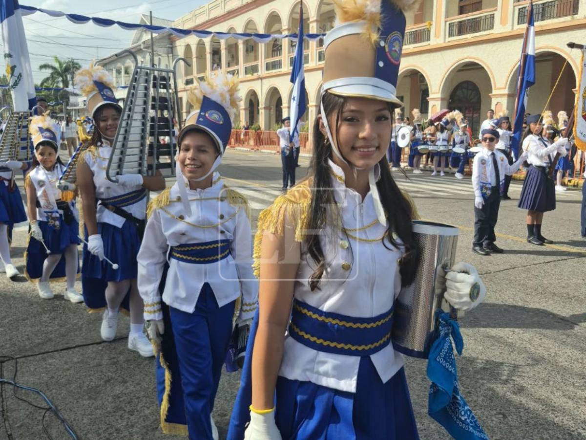 Unos 26 centros educativos participan en desfiles patrios de La Ceiba