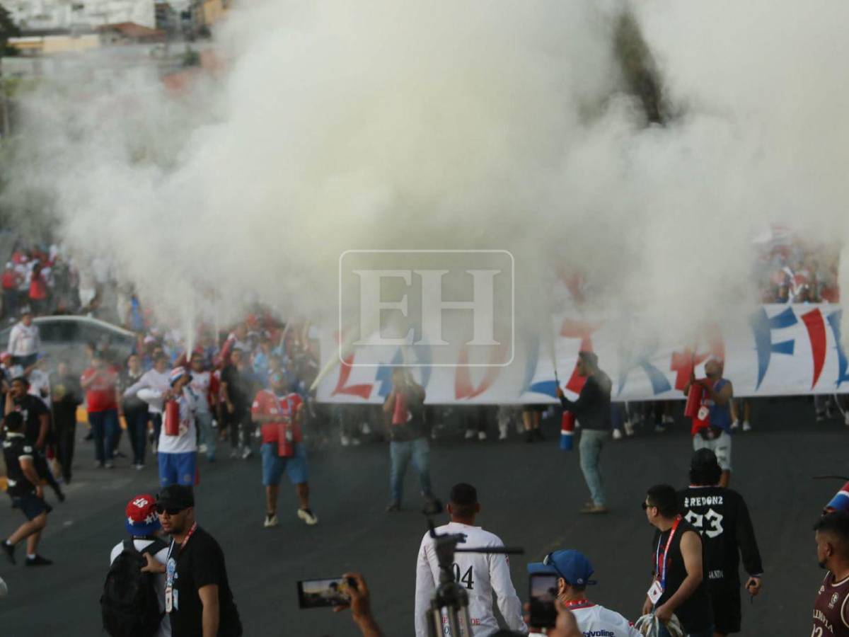 ¡Olimpismo a flor de piel! El carnaval de la Ultra Fiel previo a la final Olimpia - Marathón