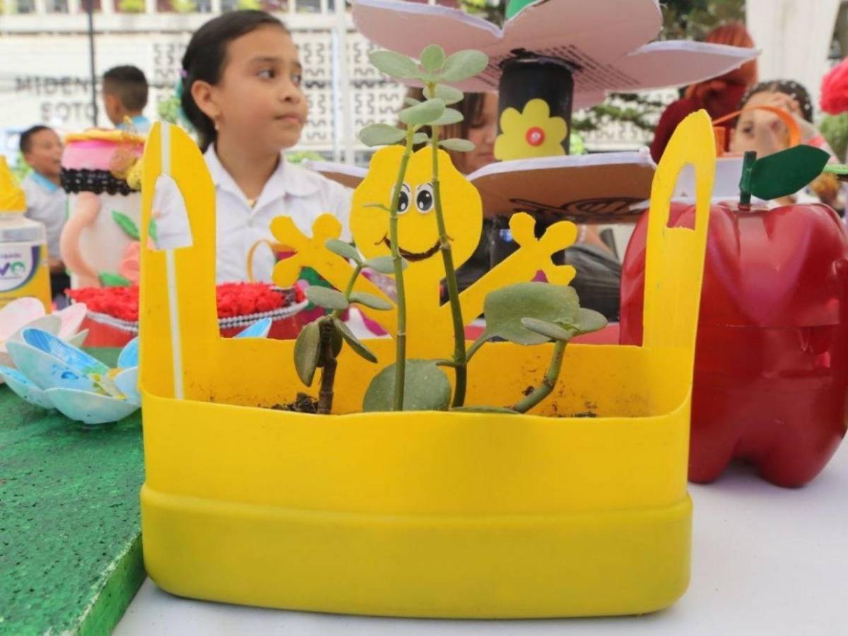 ¡Creatividad que salva al planeta! Escolares emprendieron con Feria de Reciclaje