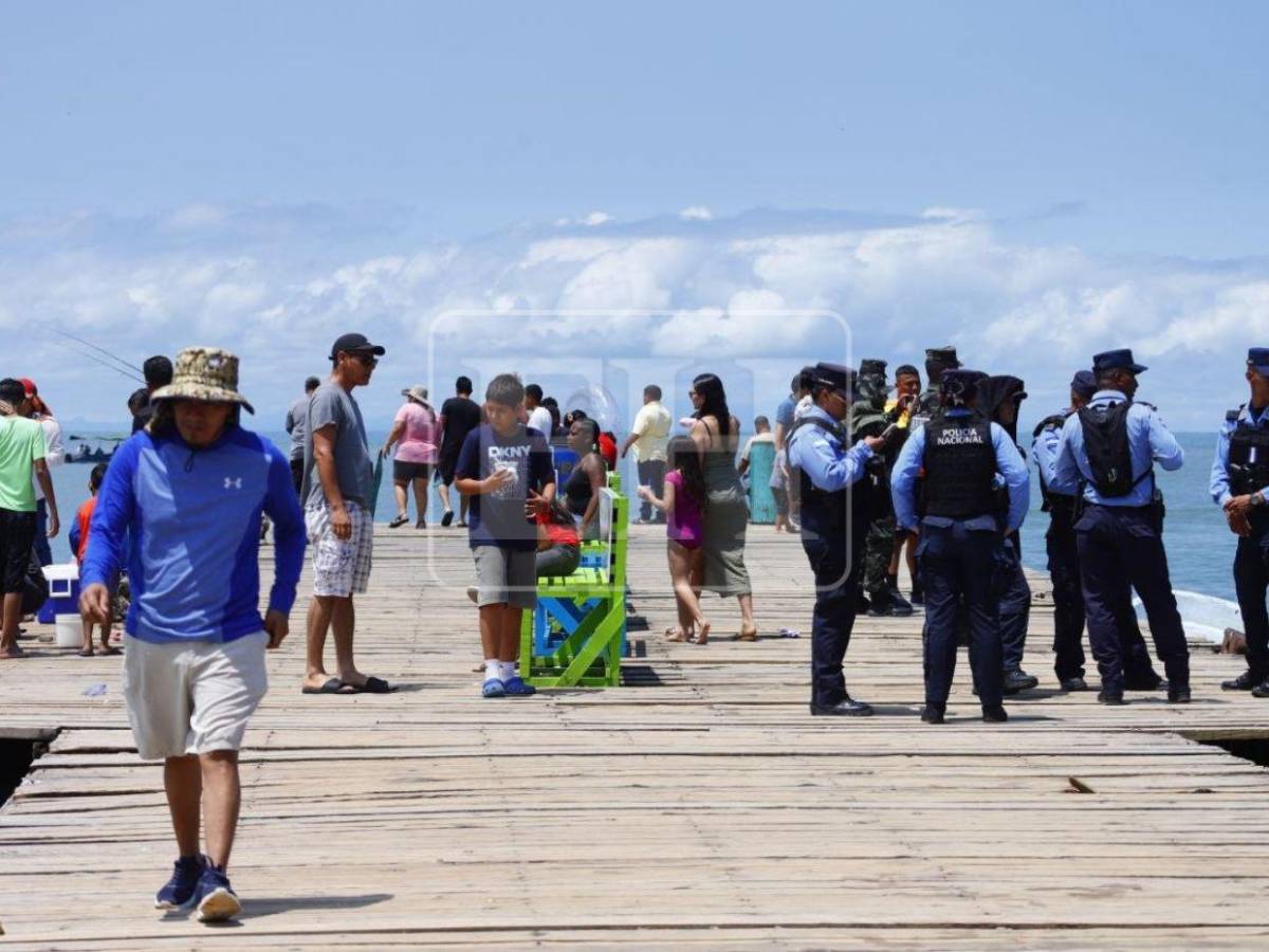 Playas de Omoa se llenan de turistas en plena Semana Santa 2026