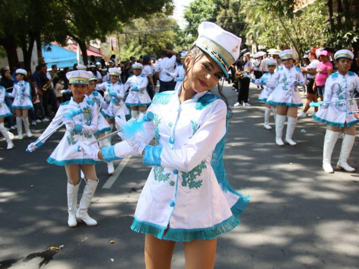 Los alumnos de Comayagüela celebraron la patria con entusiasmo y orgullo nacional