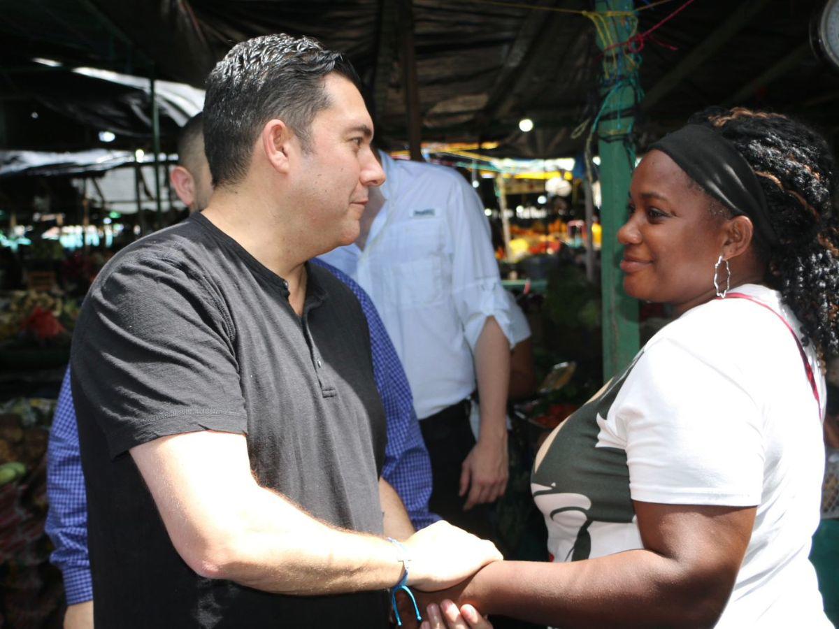 Juan Diego Zelaya recorre barrios y mercados para presentar su plan de acción en la capital
