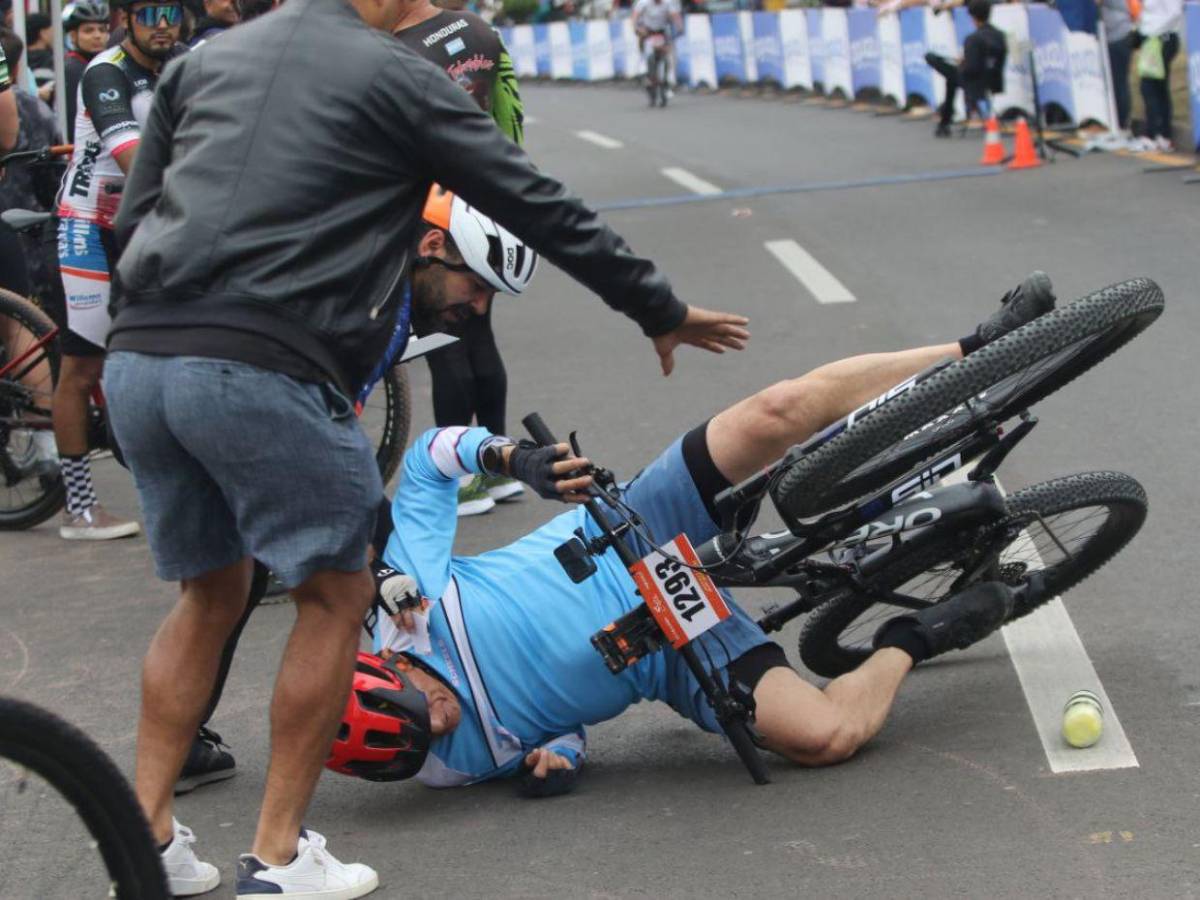 Caídas, alegría y pasión: así se vivió la decimocuarta edición de la Vuelta Ciclística EL HERALDO