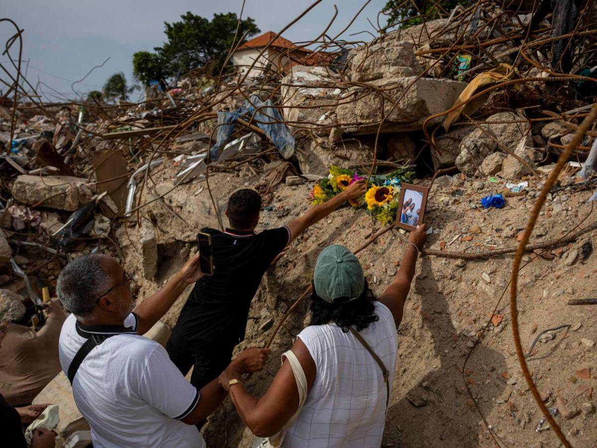 No podemos dejar a nadie atrás: venezolanos siguen buscando desaparecidos un mes después