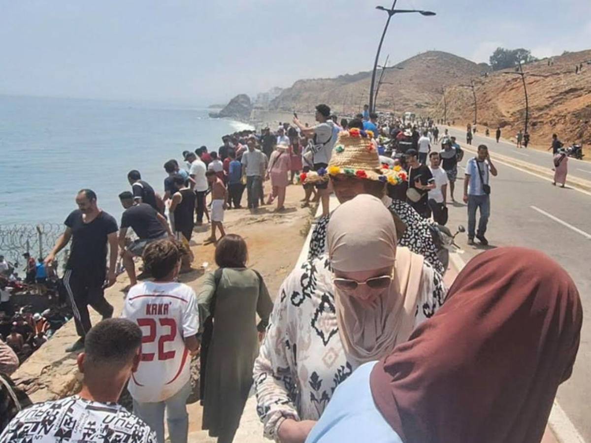 Varios murieron ahogados: migrantes regresan a Marruecos tras una noche de violencia en España