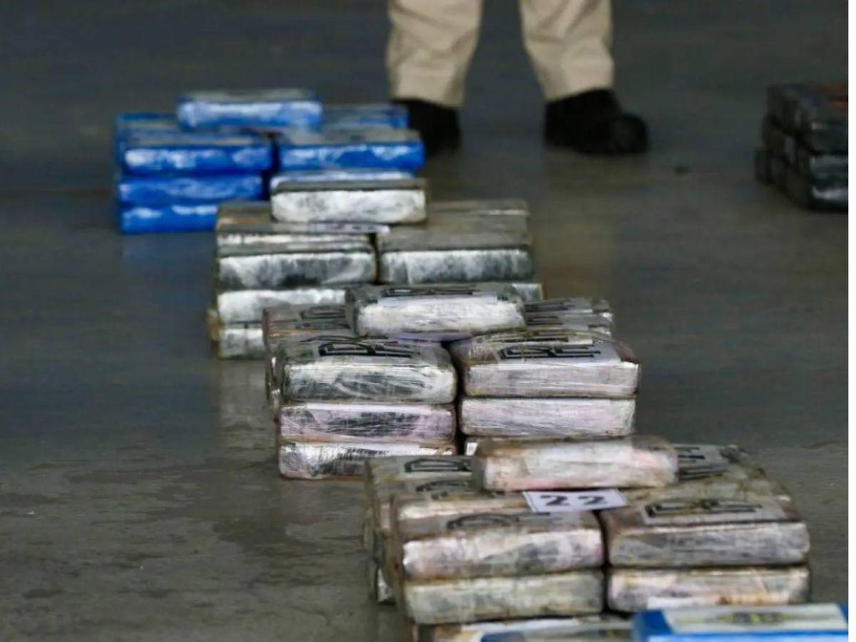 Prisión preventiva para cinco capturados con 899 kilos de cocaína en La Mosquitia